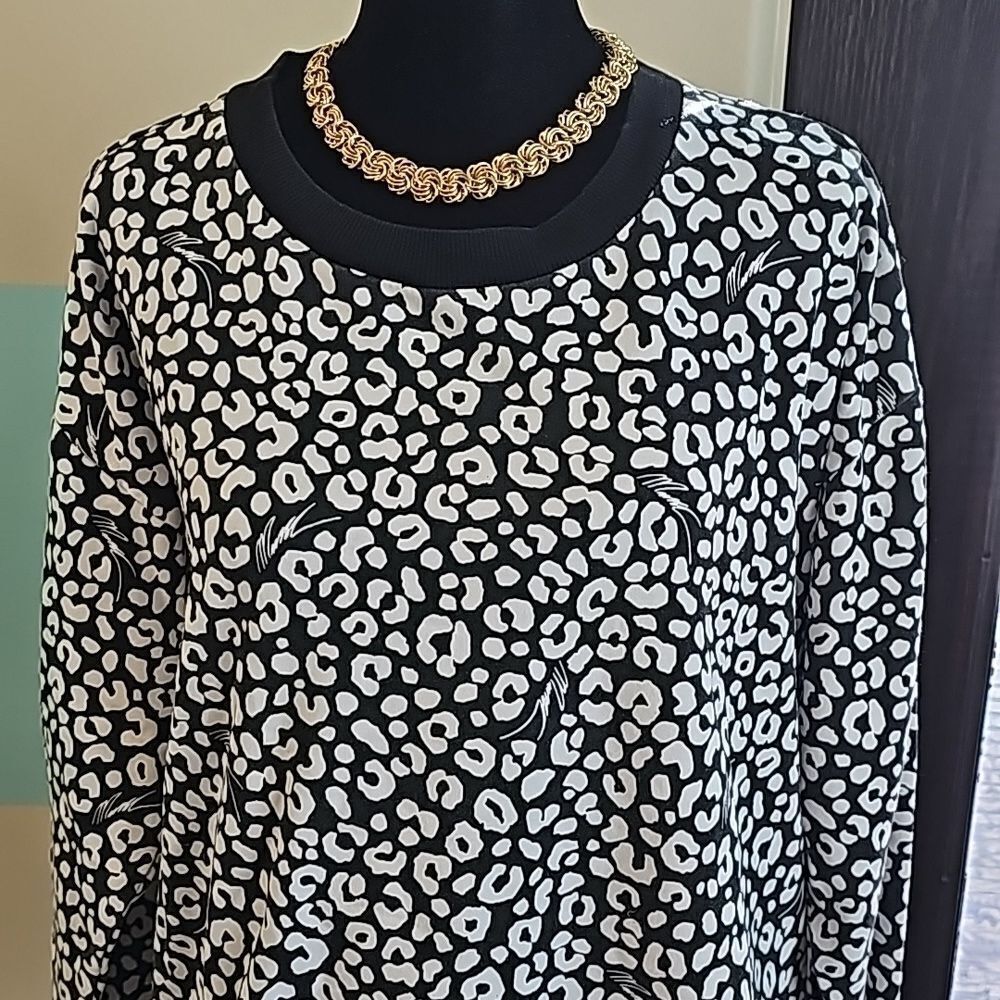Michael Kors black and white long sleeve pullover top size large